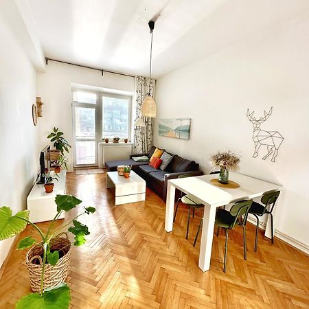 Bright And Central Suite With A Balcony Бърно Екстериор снимка
