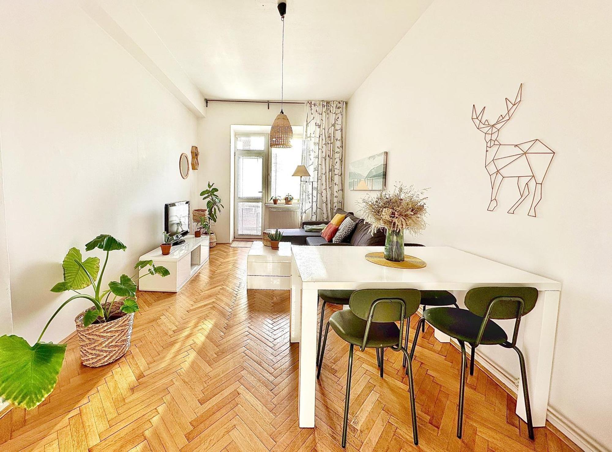 Bright And Central Suite With A Balcony Бърно Екстериор снимка